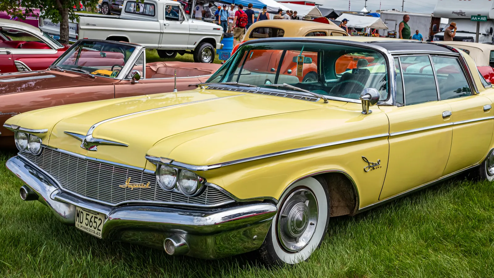 High perspective front corner of Chrysler imperial’s pillarless 1960s