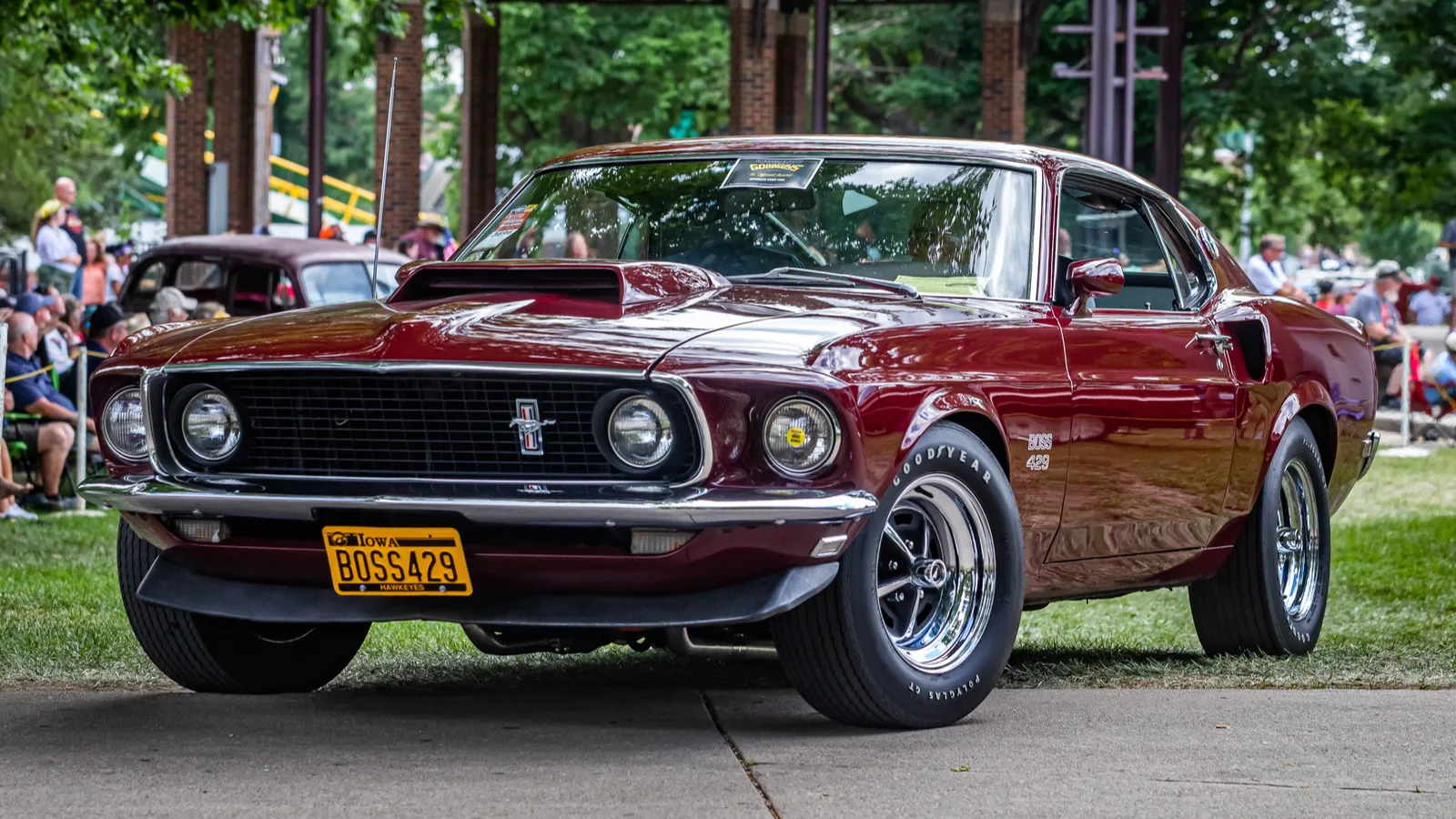 Low Perspective front of ford mustang boss 429 