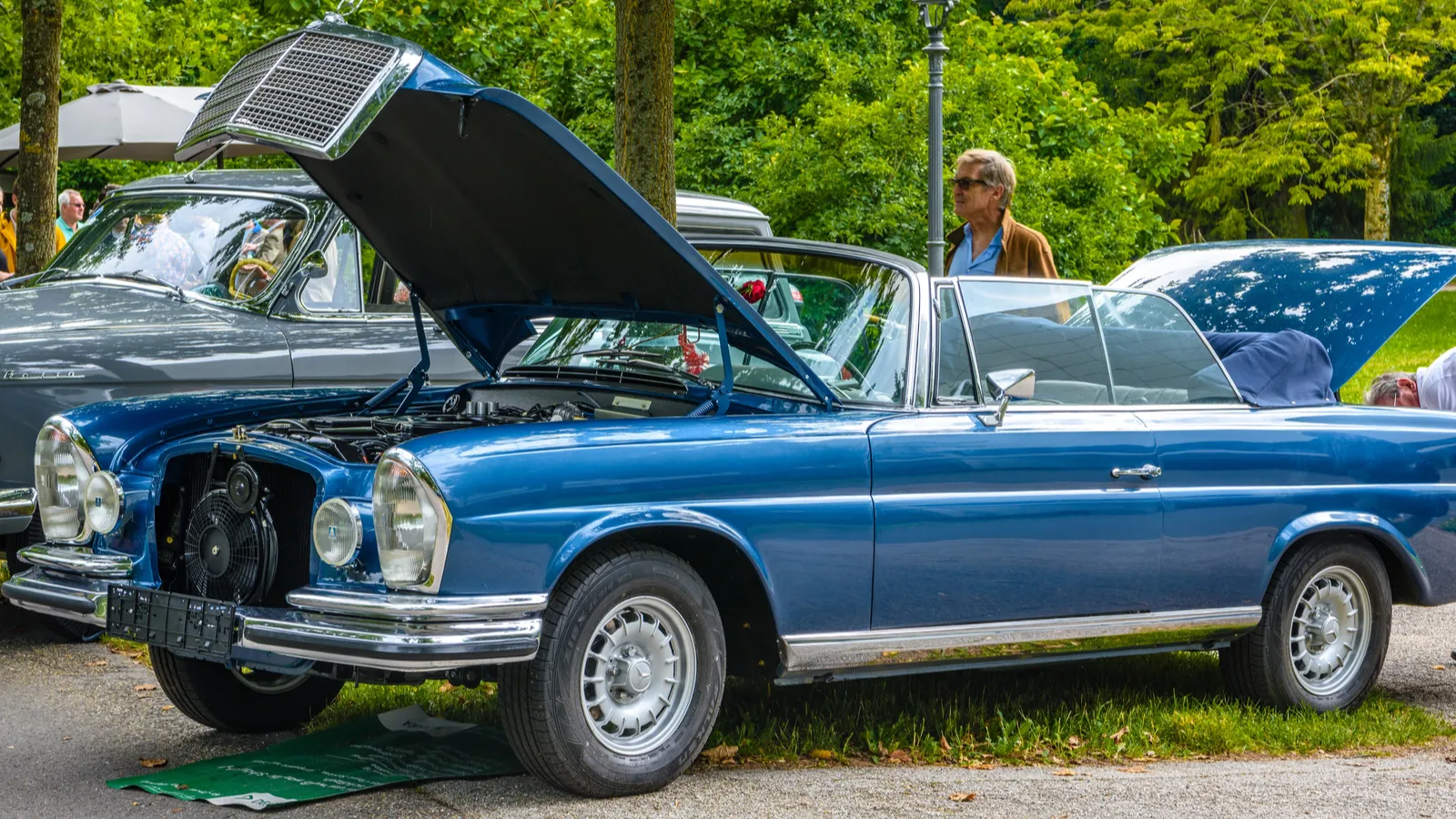 Dark blue Mercedes Benz W111