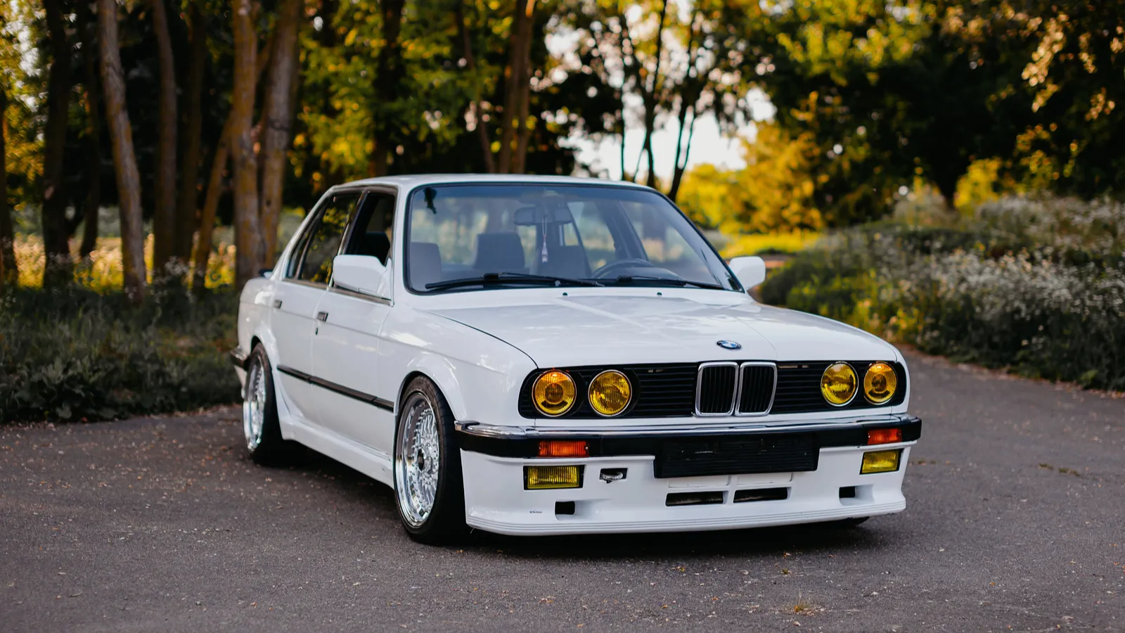 BMW M3 E30 outdoors