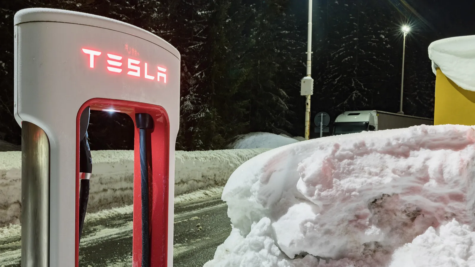 Tesla supercharger.