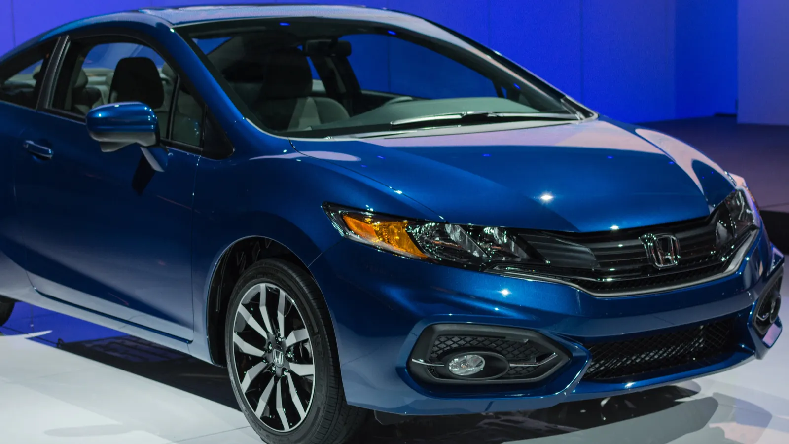 Honda civic coupe car on display at the la auto