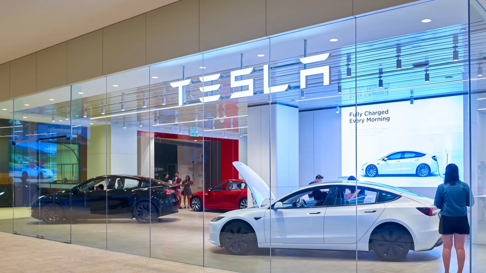 Tesla showroom set  