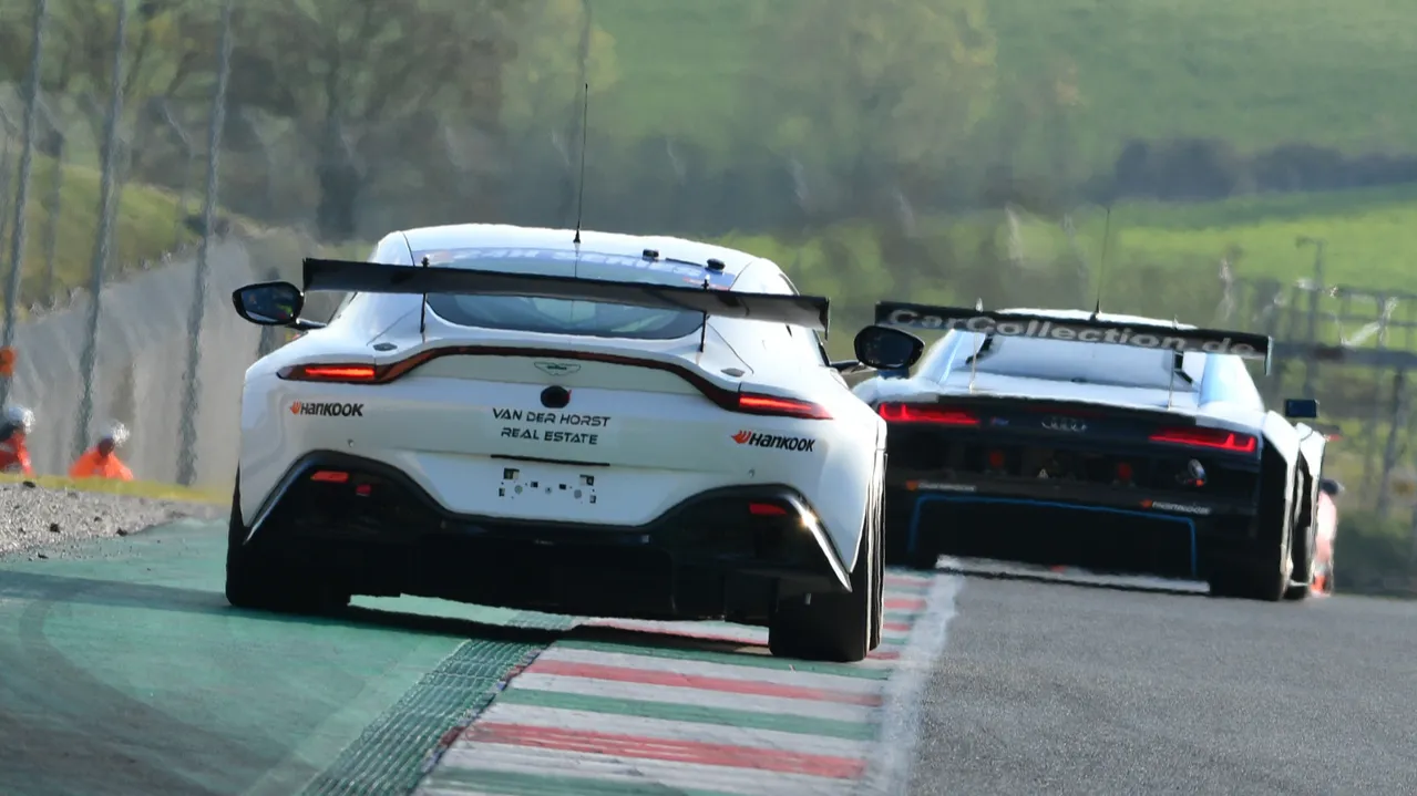 Aston Martin Vantage AMR gt4