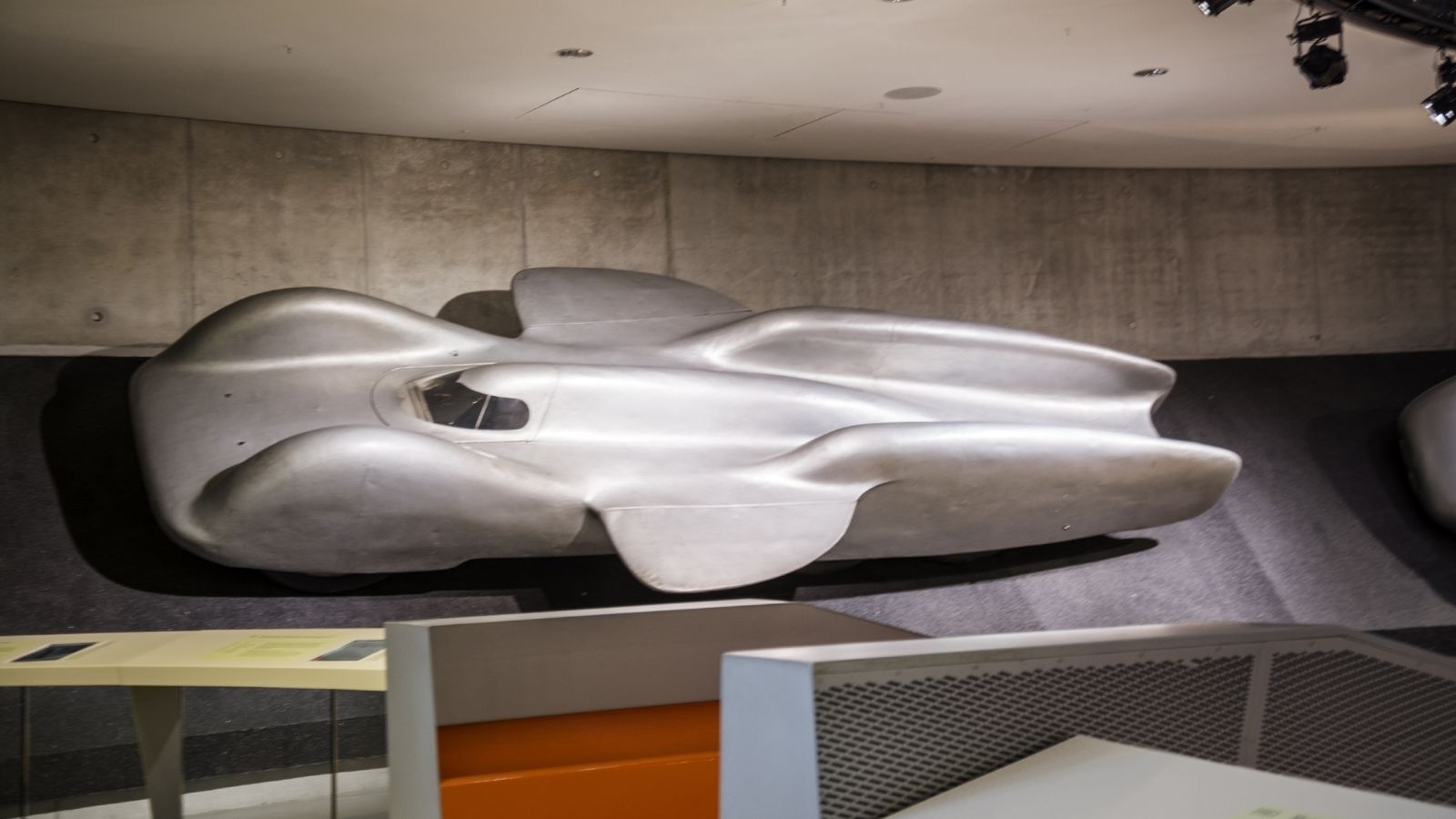 Mercedes Benz T80
