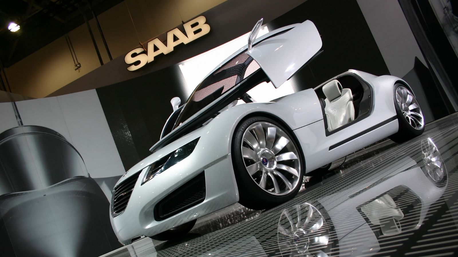 Saab Aero X displayed