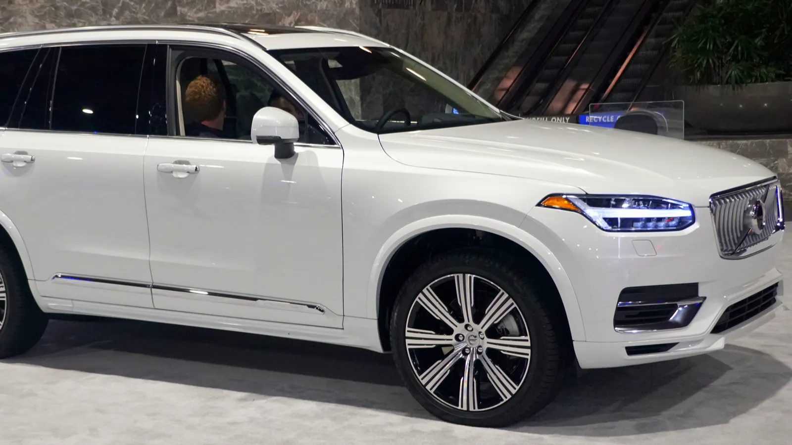 White Volvo XC90 Plug-In on display